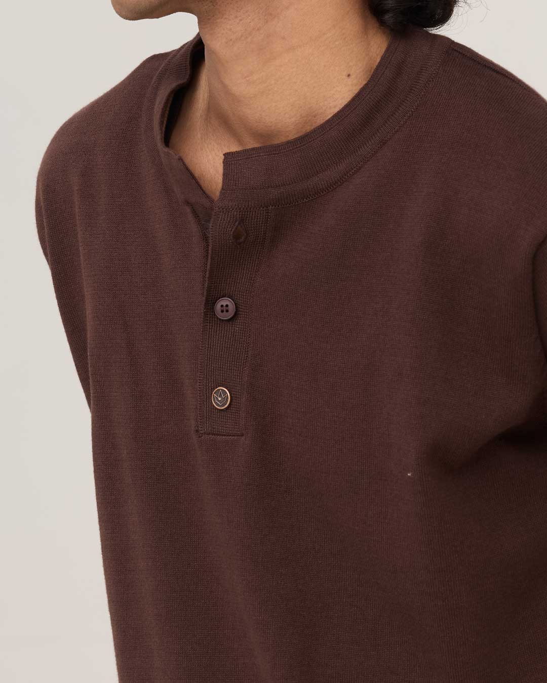 RWDY GRAIN HENLEY TEE | COFFEE BLACK