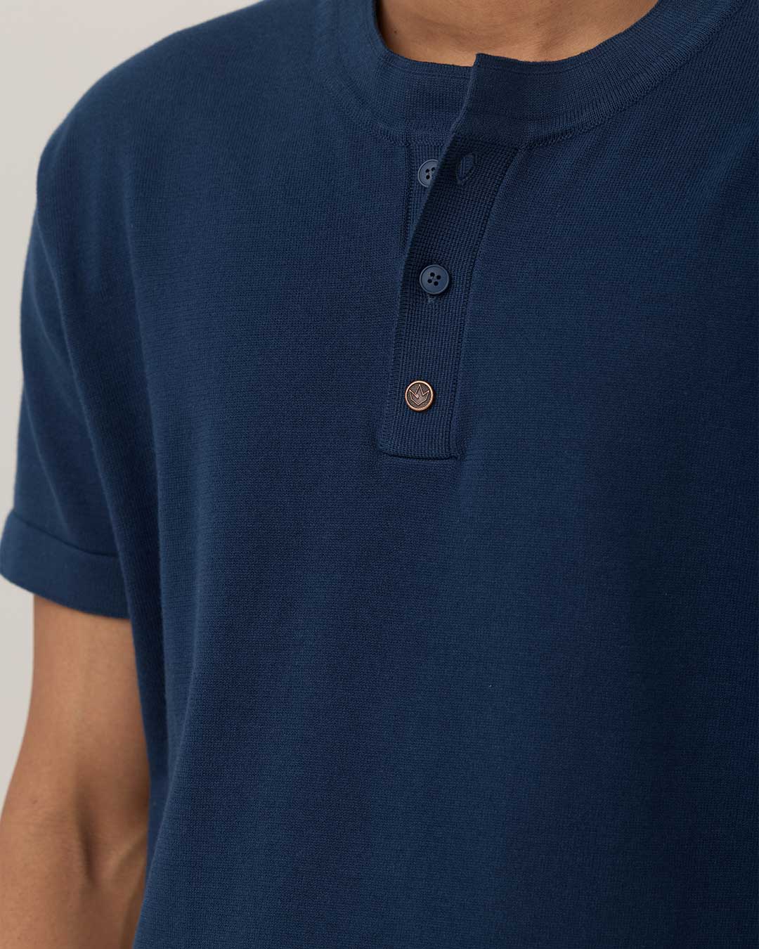 RWDY GRAIN HENLEY TEE | DEEP INDIGO