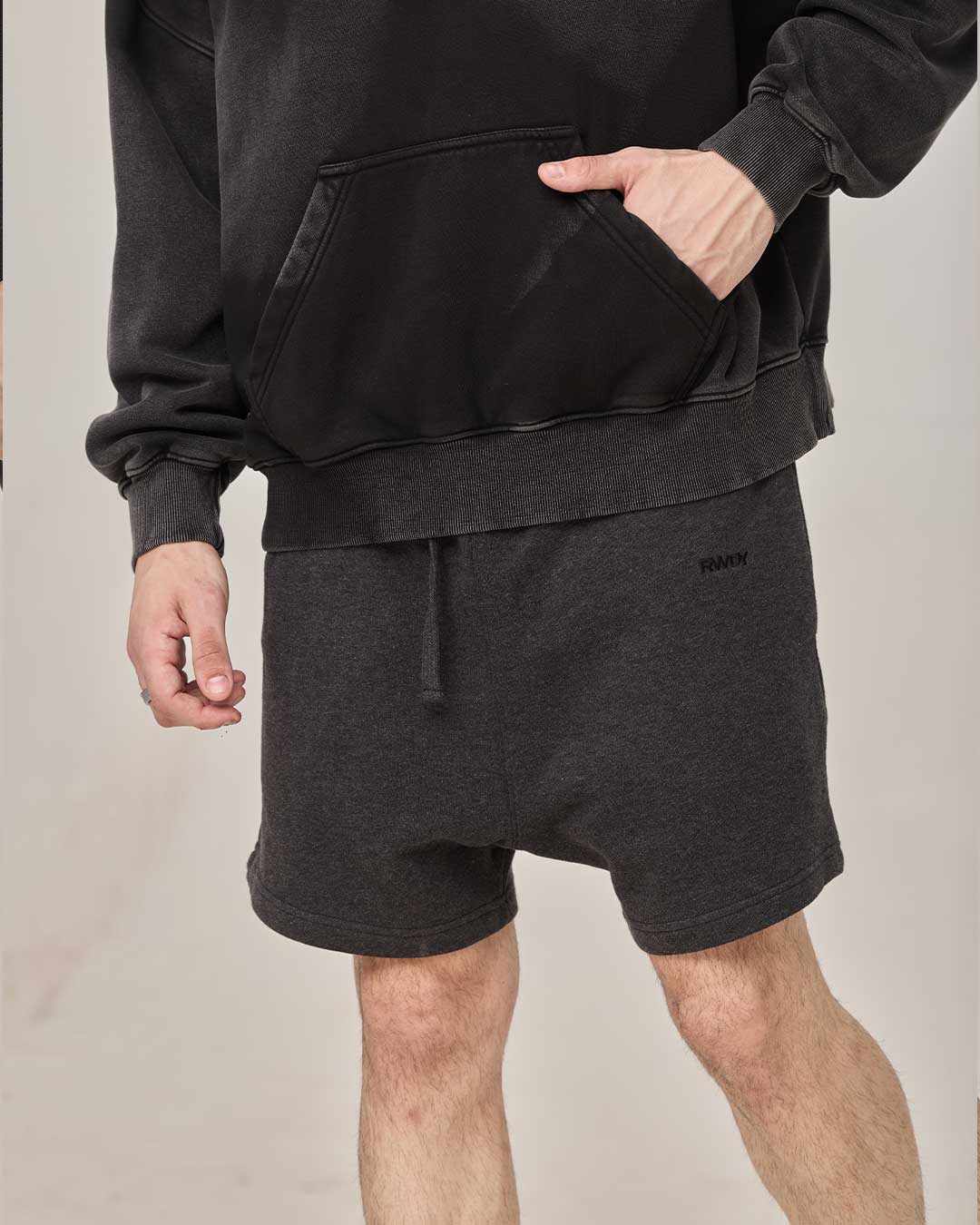 OFF DUTY SHORTS | BLACK