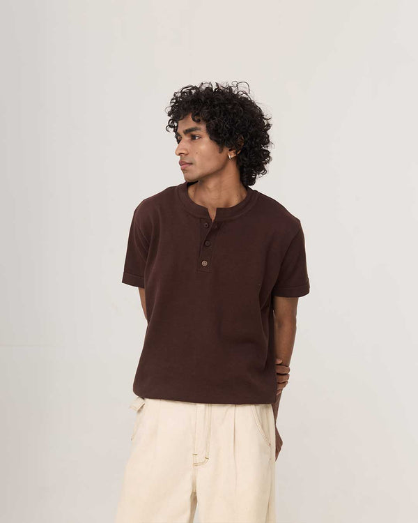 RWDY GRAIN HENLEY TEE | COFFEE BLACK
