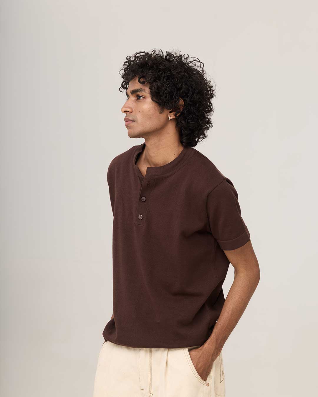 RWDY GRAIN HENLEY TEE | COFFEE BLACK