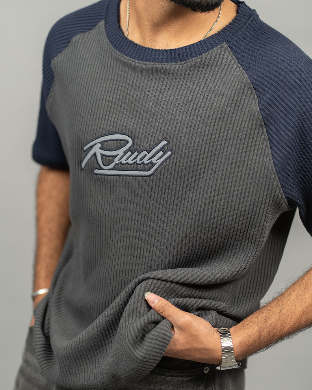 RWDY TEXTURE TEE IN CHARCOAL WAVE